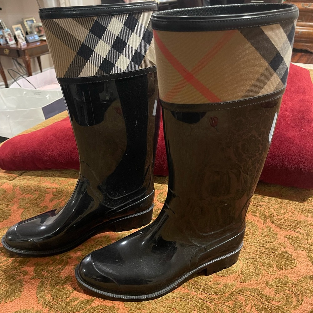 Burberry Black Plaid Rain Boots
